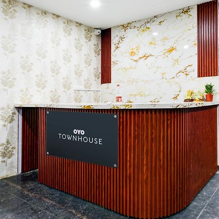 Super Townhouse Unnam Hotels Backside Of Tabala Rasa Pub, Financial District Hyderabad Exterior photo