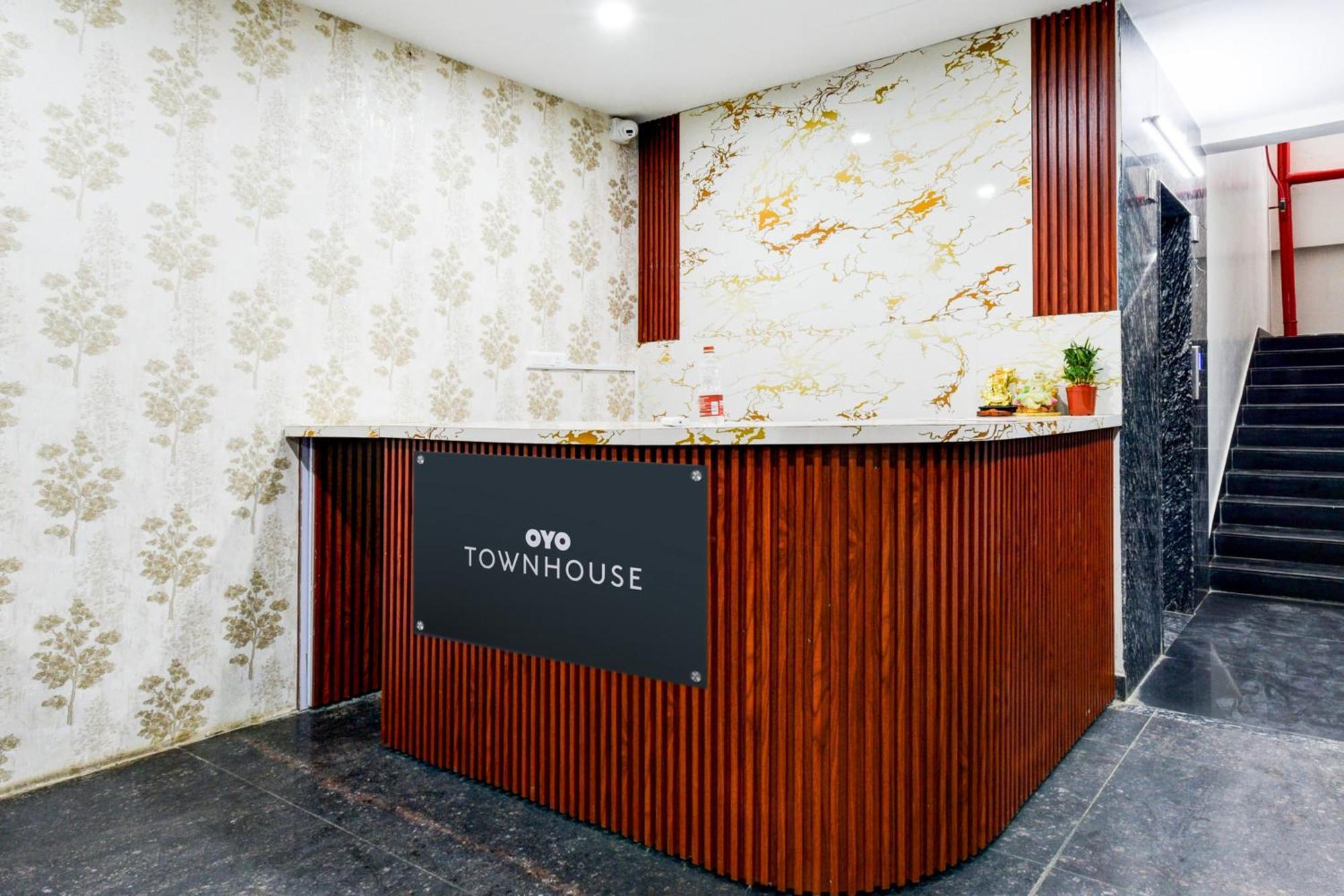 Super Townhouse Unnam Hotels Backside Of Tabala Rasa Pub, Financial District Hyderabad Exterior photo